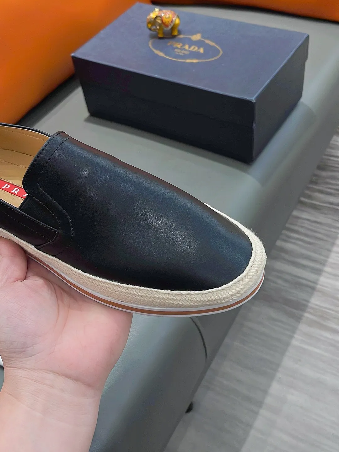 Men's shoes PRADA "Prada" P420 Regular size: 38-44 (slip-on shoes) Product materials: Selected cowhide upper, soft sheepskin foot pads, original factory special outsole.